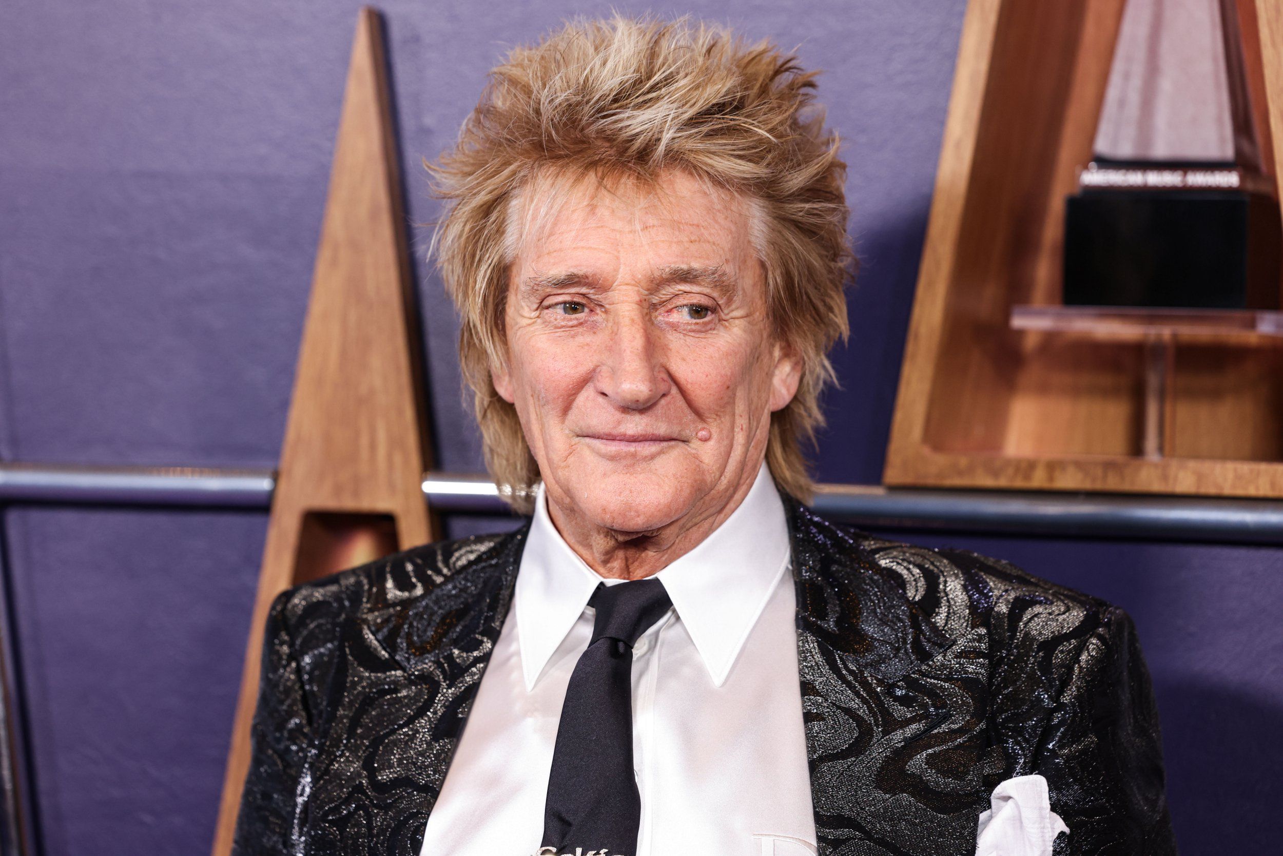 Rod Stewart, 81, addresses health concerns after cancelling gigs due to sickness