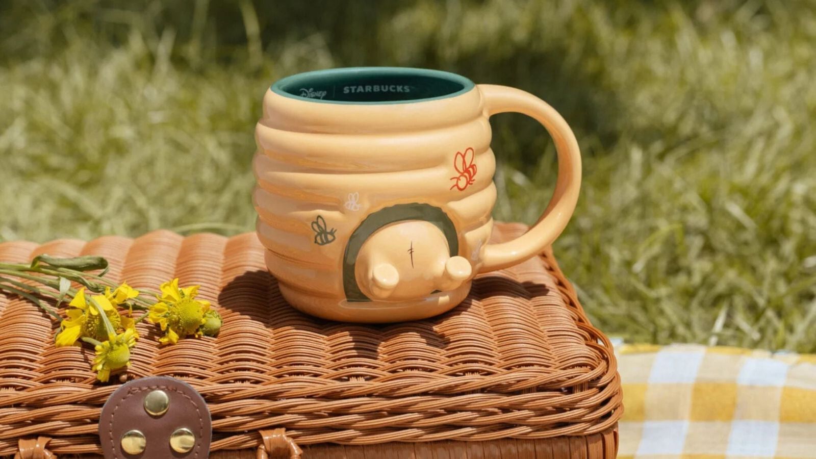Starbucks is launching an incredibly sweet Winnie the Pooh collection, how to buy — News news on dripviewz