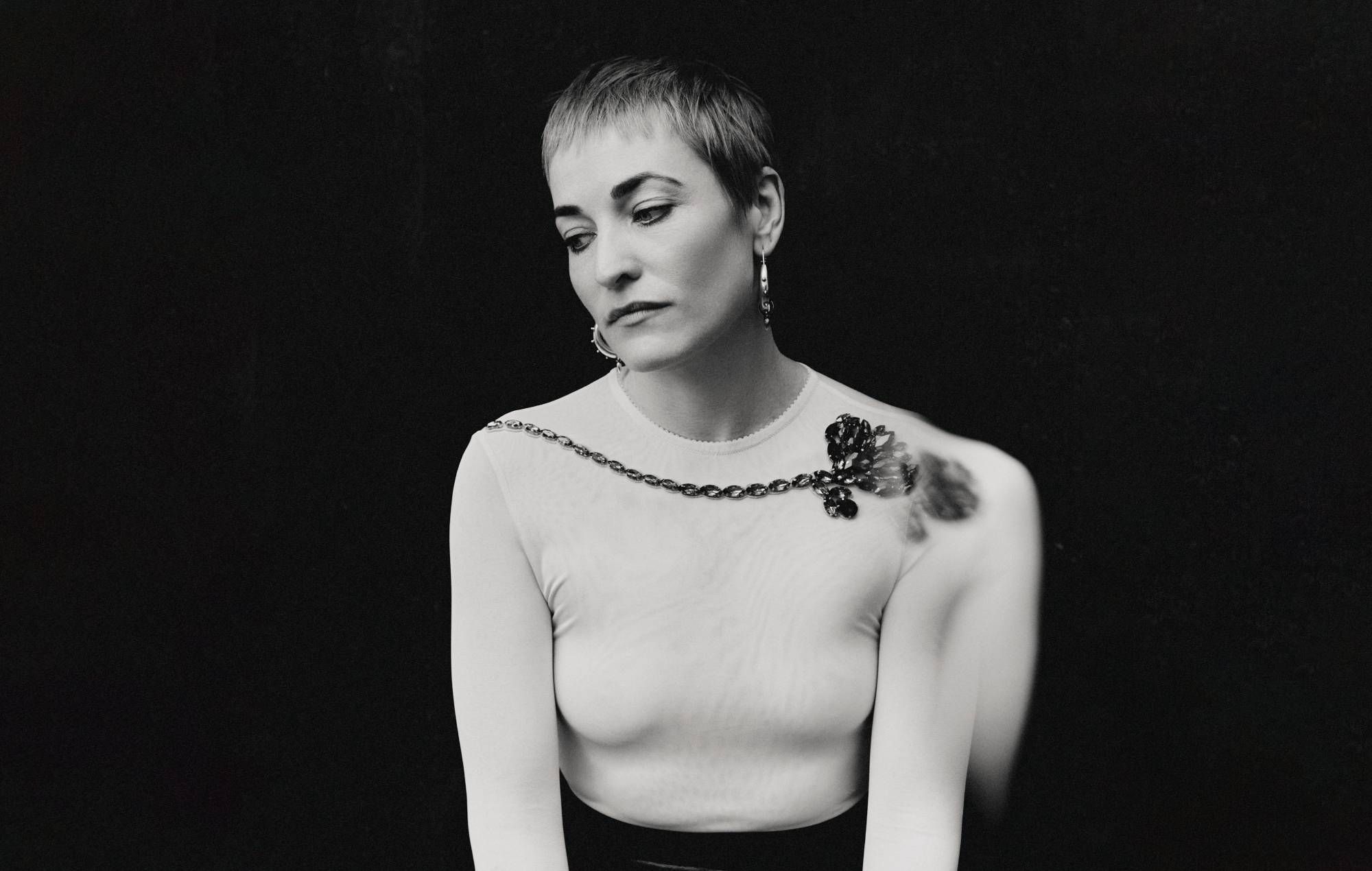 Lankum's Radie Peat weighs up "two extremes" of relationship on haunting debut solo single, 'Still I Love Him'