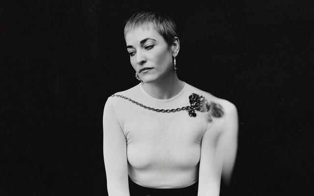 Lankum's Radie Peat weighs up "two extremes" of relationship on haunting debut solo single, 'Still I Love Him'