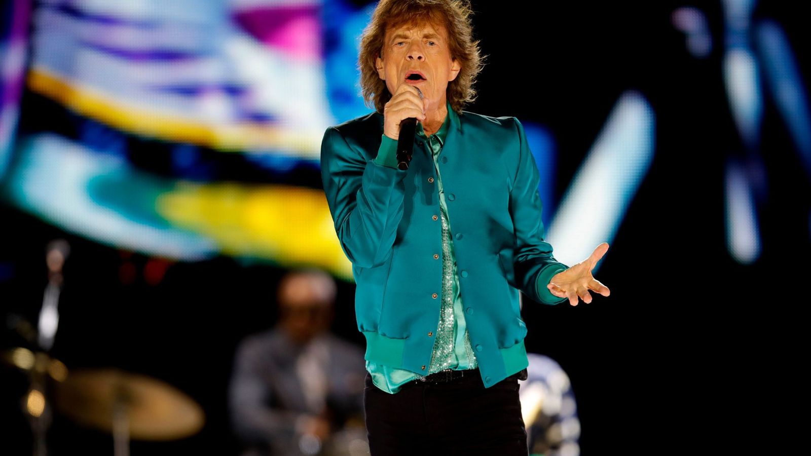 Watch Mick Jagger perform surprise impromptu pub gig with students in Oxford — News news on dripviewz