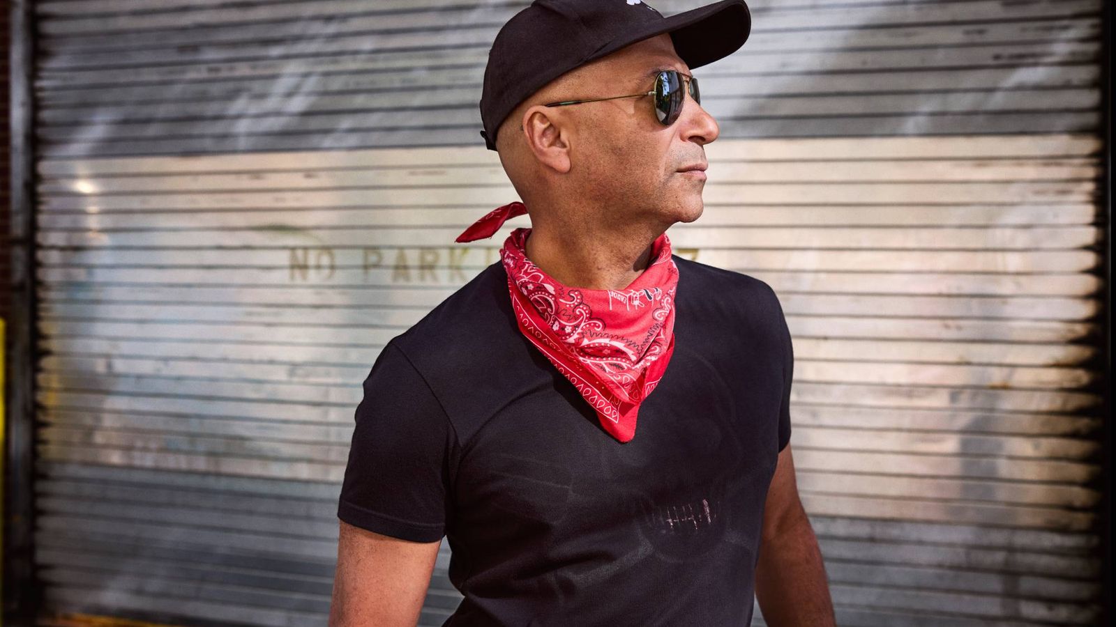 Tom Morello teams up with Kneecap and Beartooth for new album 'Everyone Gets Everything They Want' as he shares new single 'Date Night' — Music news on dripviewz