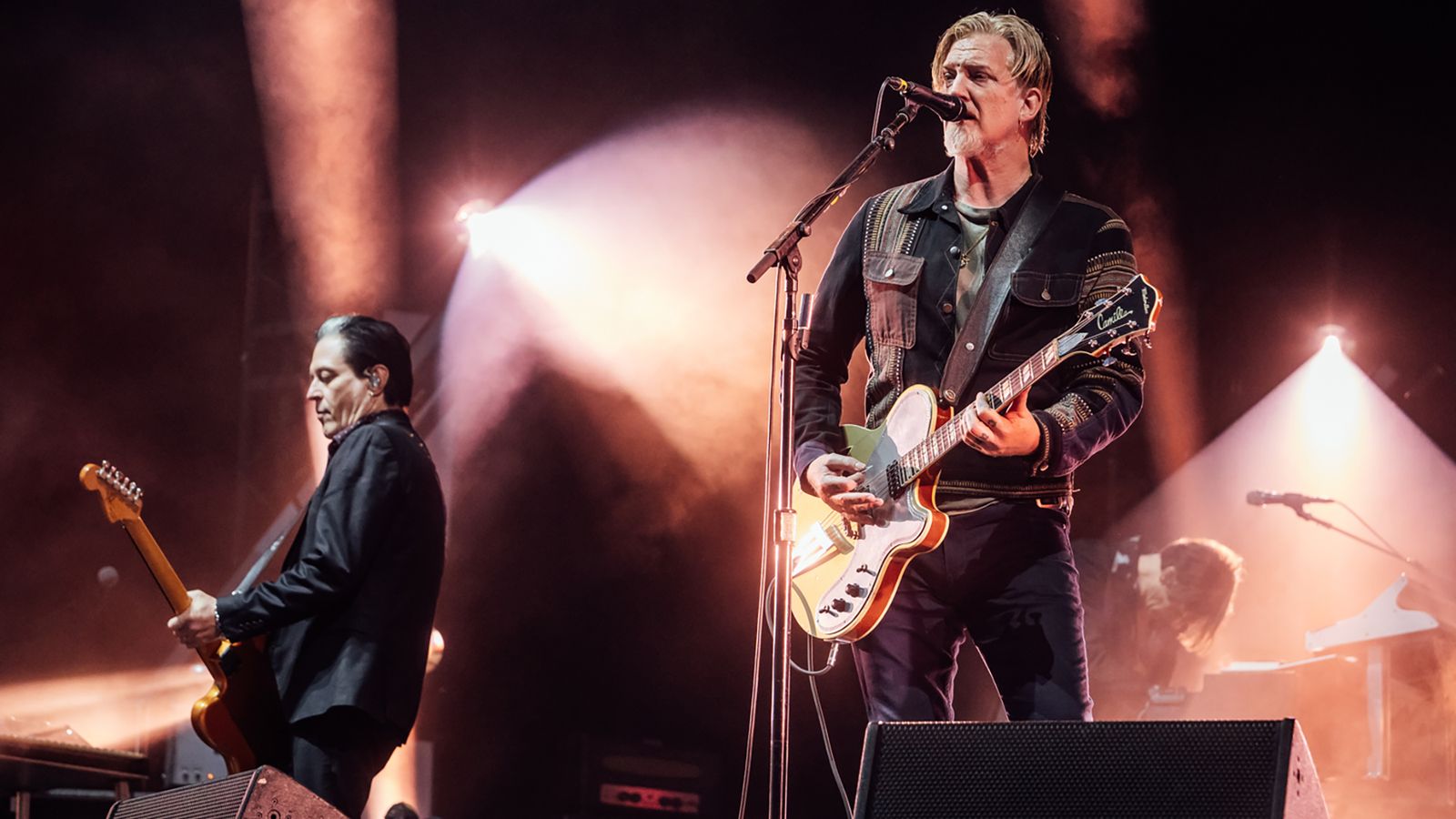 Queens Of The Stone Age bring back 'Era Vulgaris' deep cuts as they kick European tour with System Of A Down, here's what they played — News news on dripviewz