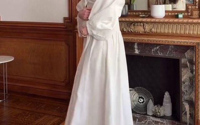 Anne Hathaway, 43, announces she's pregnant with third baby in sweet reveal — News story on dripviewz