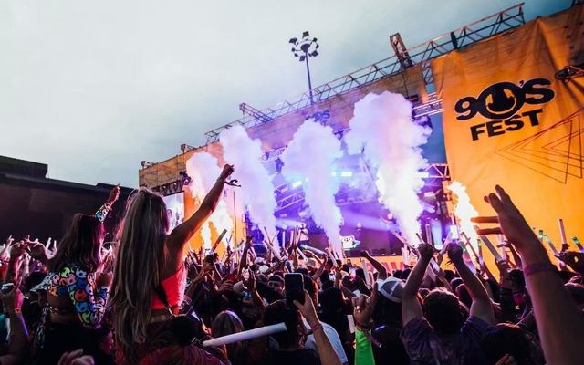 Chaos at UK music festival as fans trapped in hour-long toilet queues