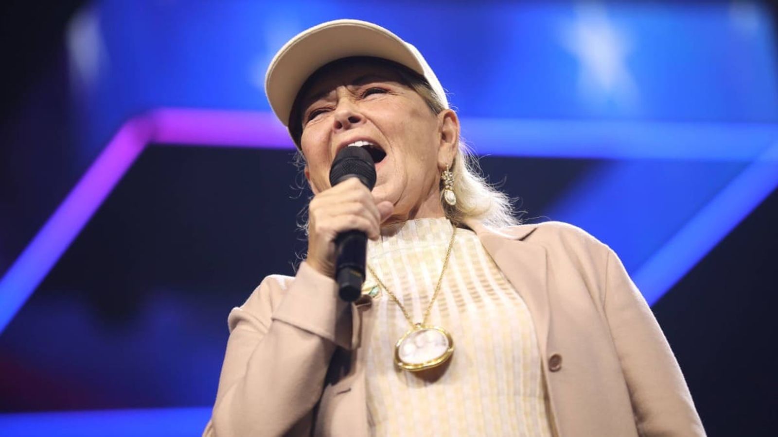 Roseanne claims she was losing control of her show ahead of career-ending tweet — News news on dripviewz