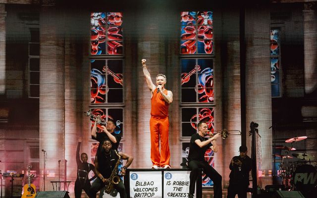 Robbie Williams and CMAT deliver ultimate showmanship on day two of Bilbao BBK Live 2026 — News story on dripviewz