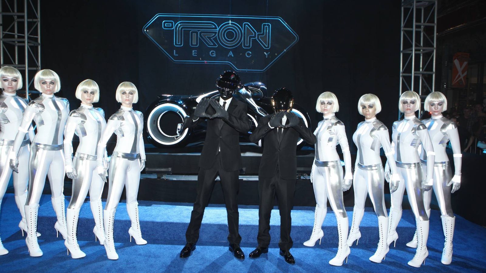 Daft Punk's Thomas Bangalter says writing the score for 'Tron: Legacy' was "depressing" and "limiting" — News news on dripviewz