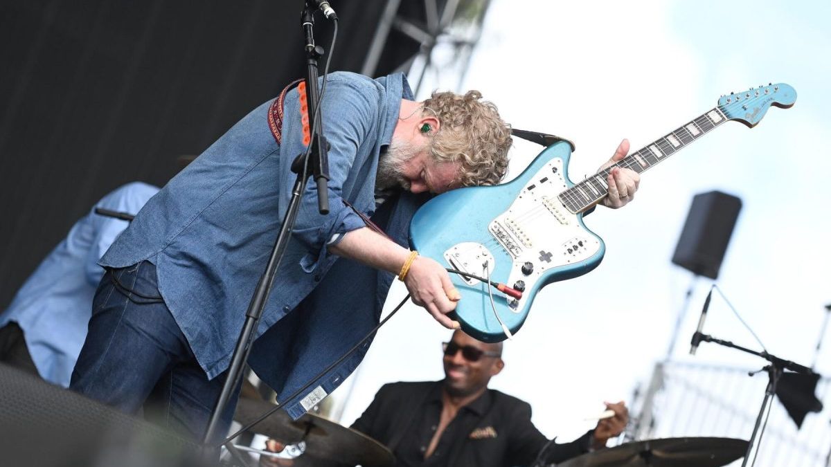 Glen Hansard's Family Announces Public Memorial and Funeral Details in Dublin — News news on dripviewz