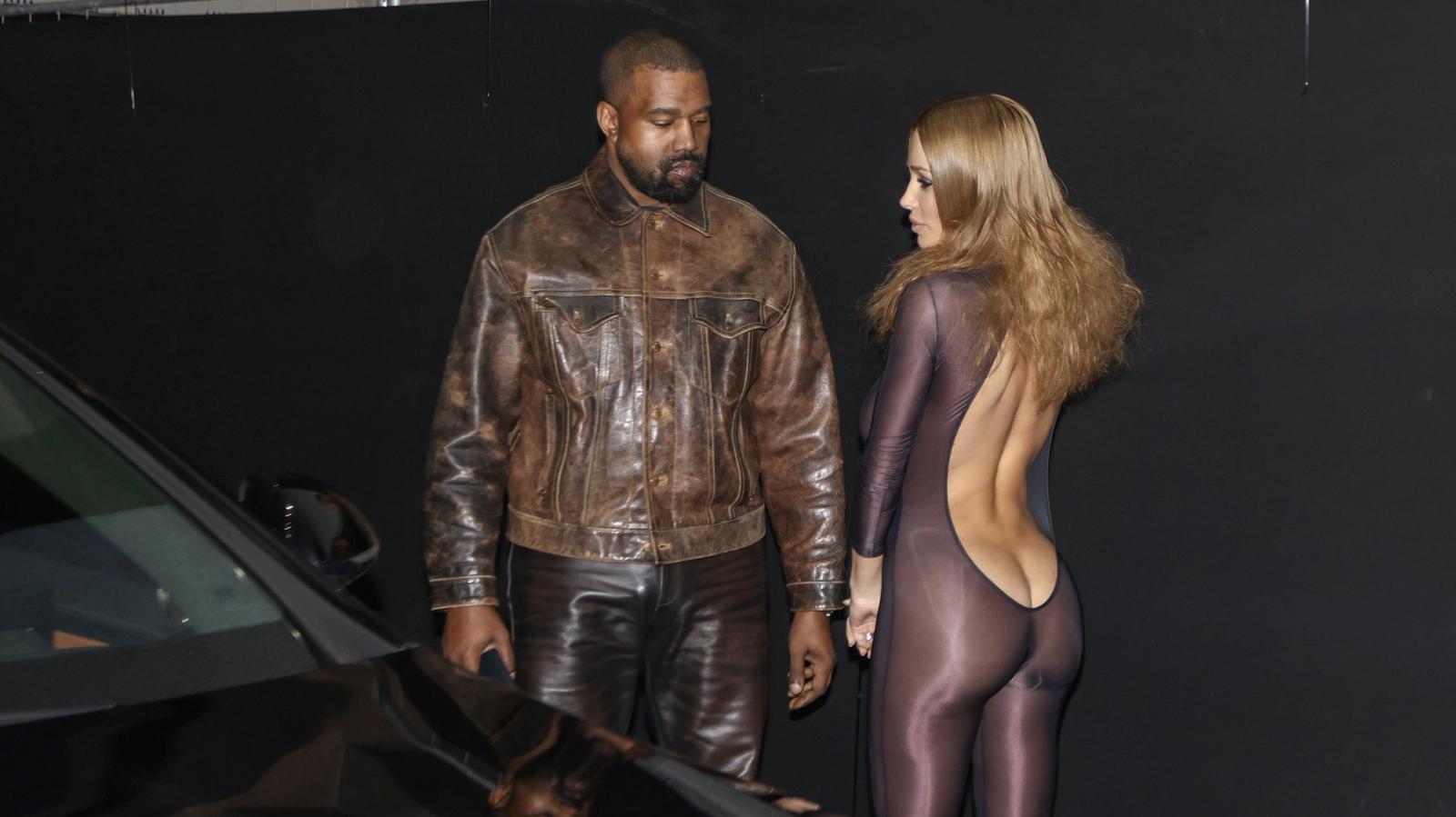 Bianca Censori flashes her bum cheeks in sheer leotard on date night — News news on dripviewz