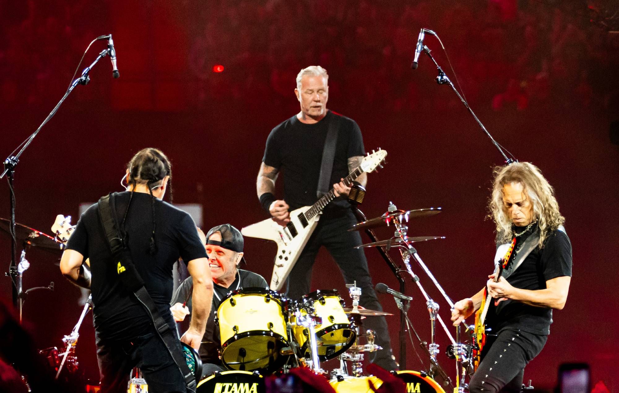 Metallica play cover of Tom Jones' 'Delilah' at Principality in Cardiff, despite song being banned in venue
