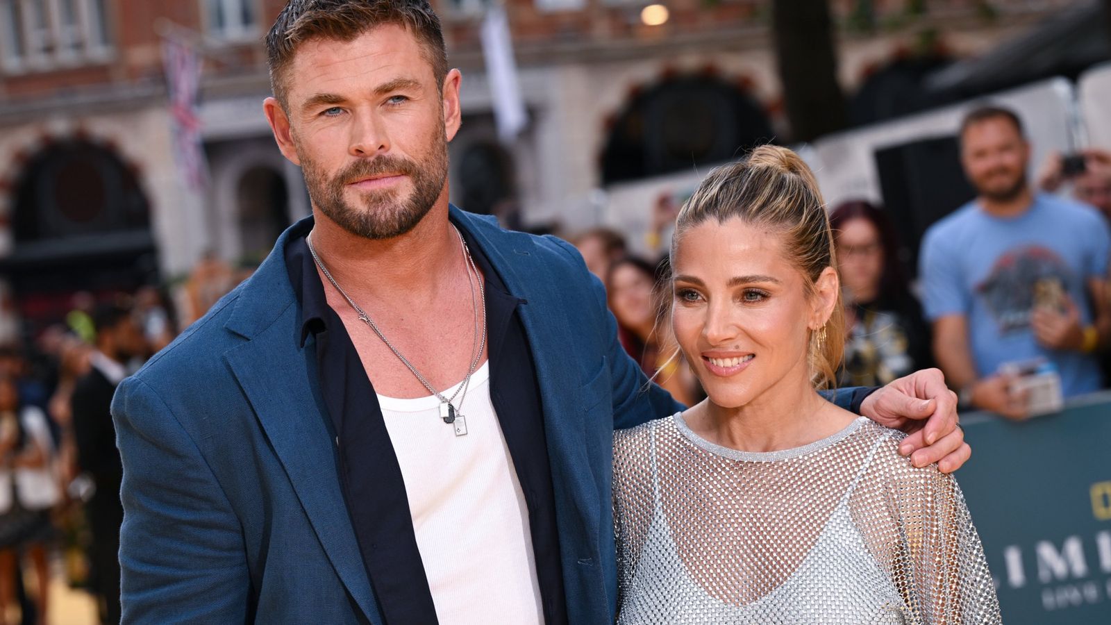 Chris Hemsworth's wife slammed for telling people to simply 'free themselves' from job struggles — News news on dripviewz