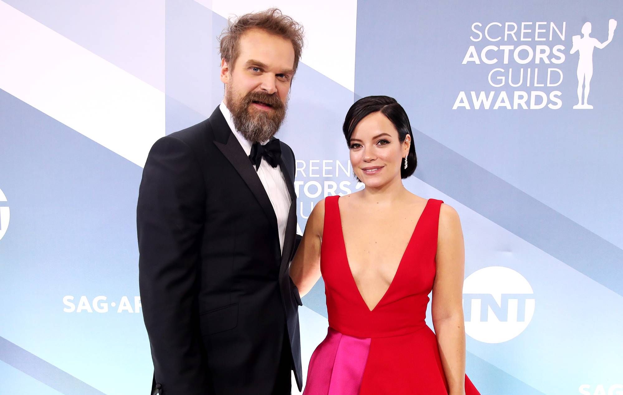 David Harbour breaks silence on "weird" experience of Lily Allen detailing break-up on 'West End Girl' — News story on dripviewz