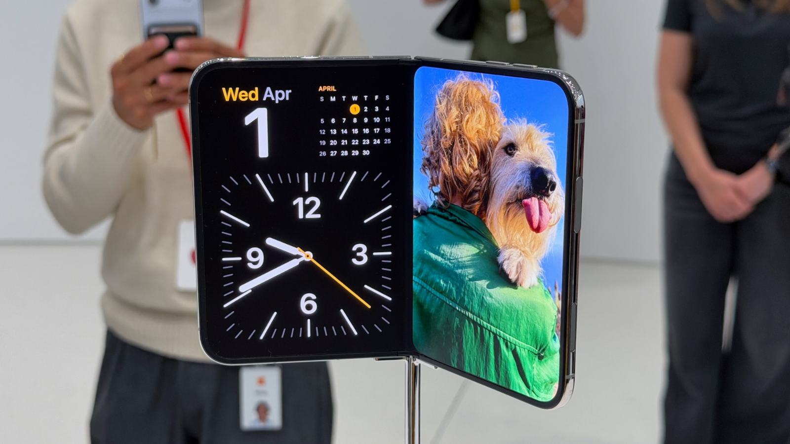 The best iPhone Duo preorder deals (so far): How to get Apples new foldable for as low as $799 — News story on dripviewz