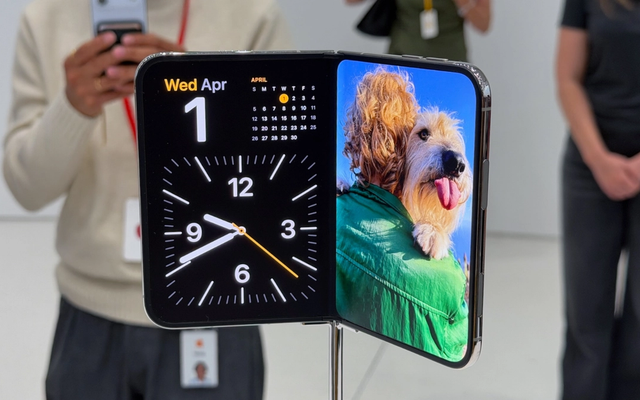 The best iPhone Duo preorder deals (so far): How to get Apples new foldable for as low as $799 — News story on dripviewz