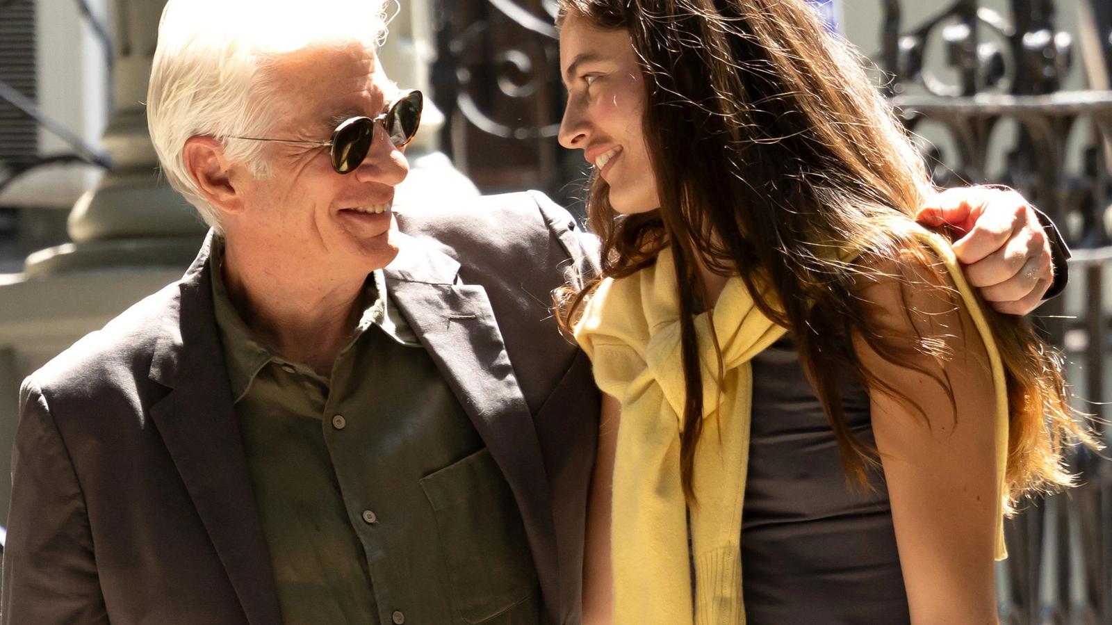 Richard Gere, 76, cosies up to Diana Silvers, 28, in 'gross' age-gap romance — News news on dripviewz