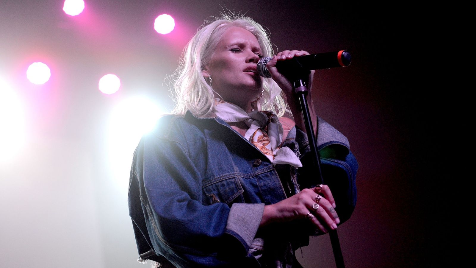 Lauren Bennett, singer on LMFAO's 'Party Rock Anthem', dies aged 37 — News news on dripviewz