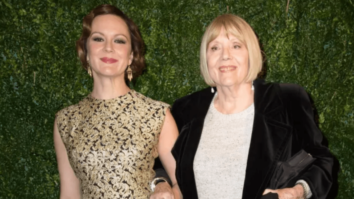 TV icon's daughter says she eats grain of mother's ashes before every opening night