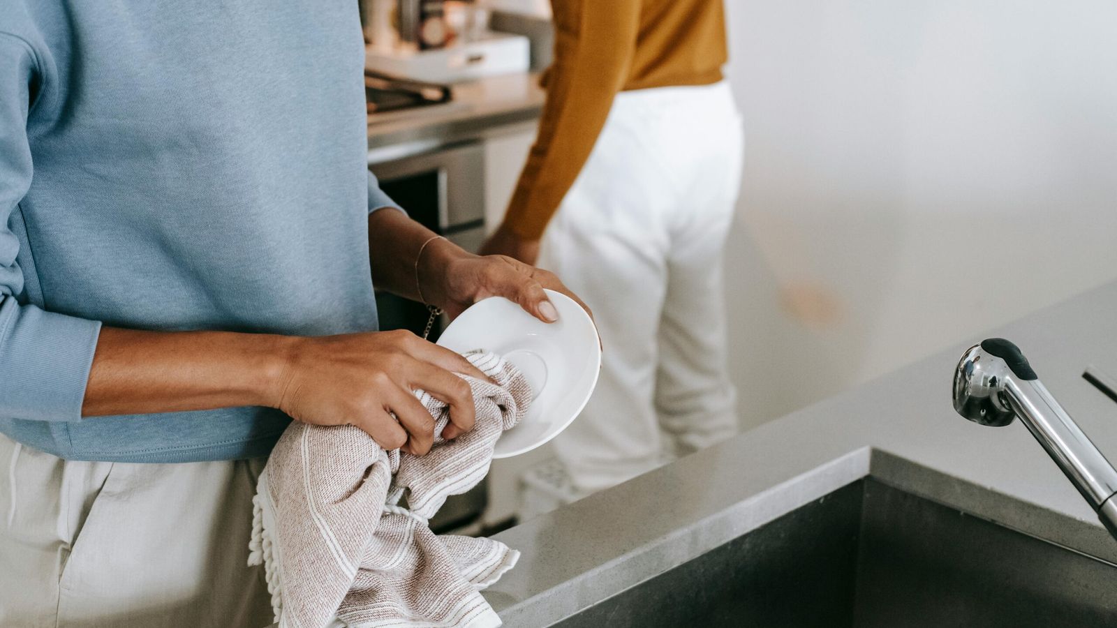 Praise Otito Obanya: Feminism Is Not About Chores: That's What We Keep Getting Wrong — News news on dripviewz