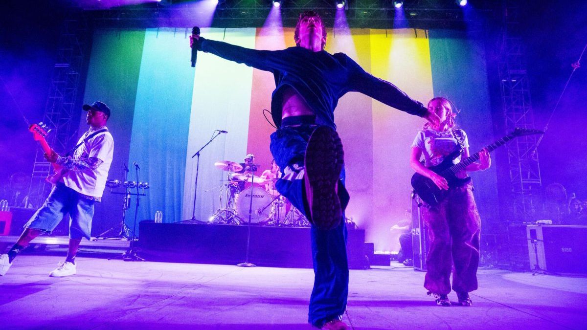 Hayley Williams Has a Blunt Message for DHS After 'F, k ICE' Concert Remark: 'And May I Suggest…' — News news on dripviewz