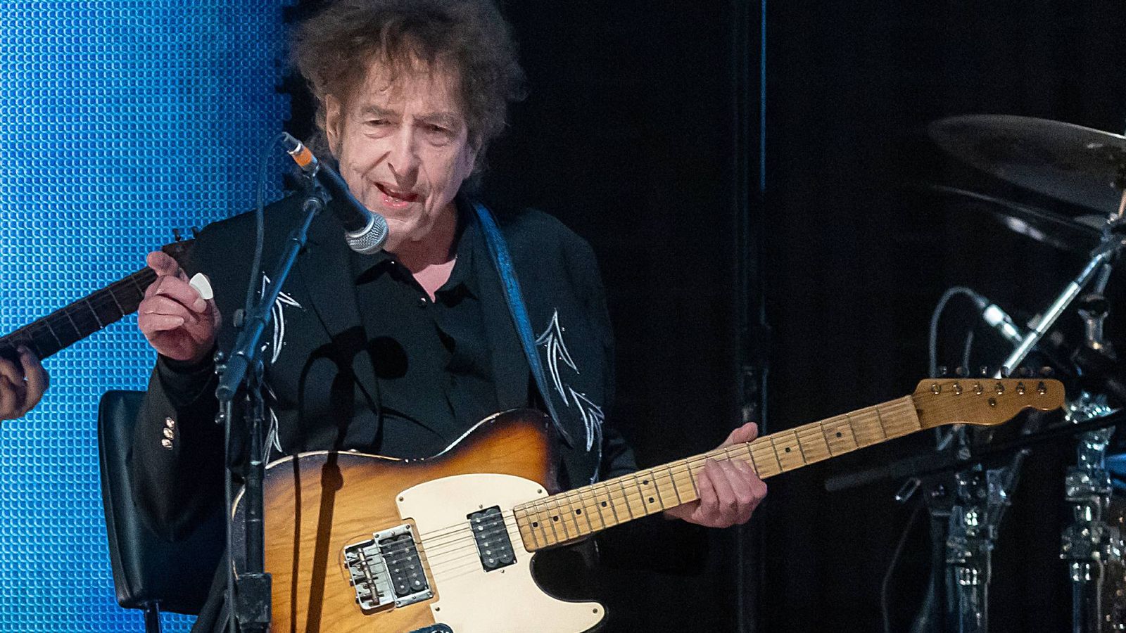 Bob Dylan makes changes to live band as two long-serving guitarists step away — News news on dripviewz