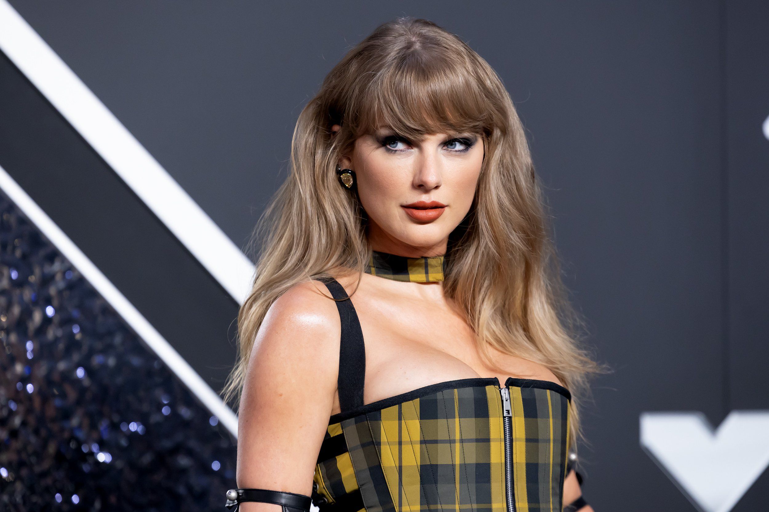 Taylor Swift fans confused by new Toy Story song's similarity to close friend — Music story on dripviewz