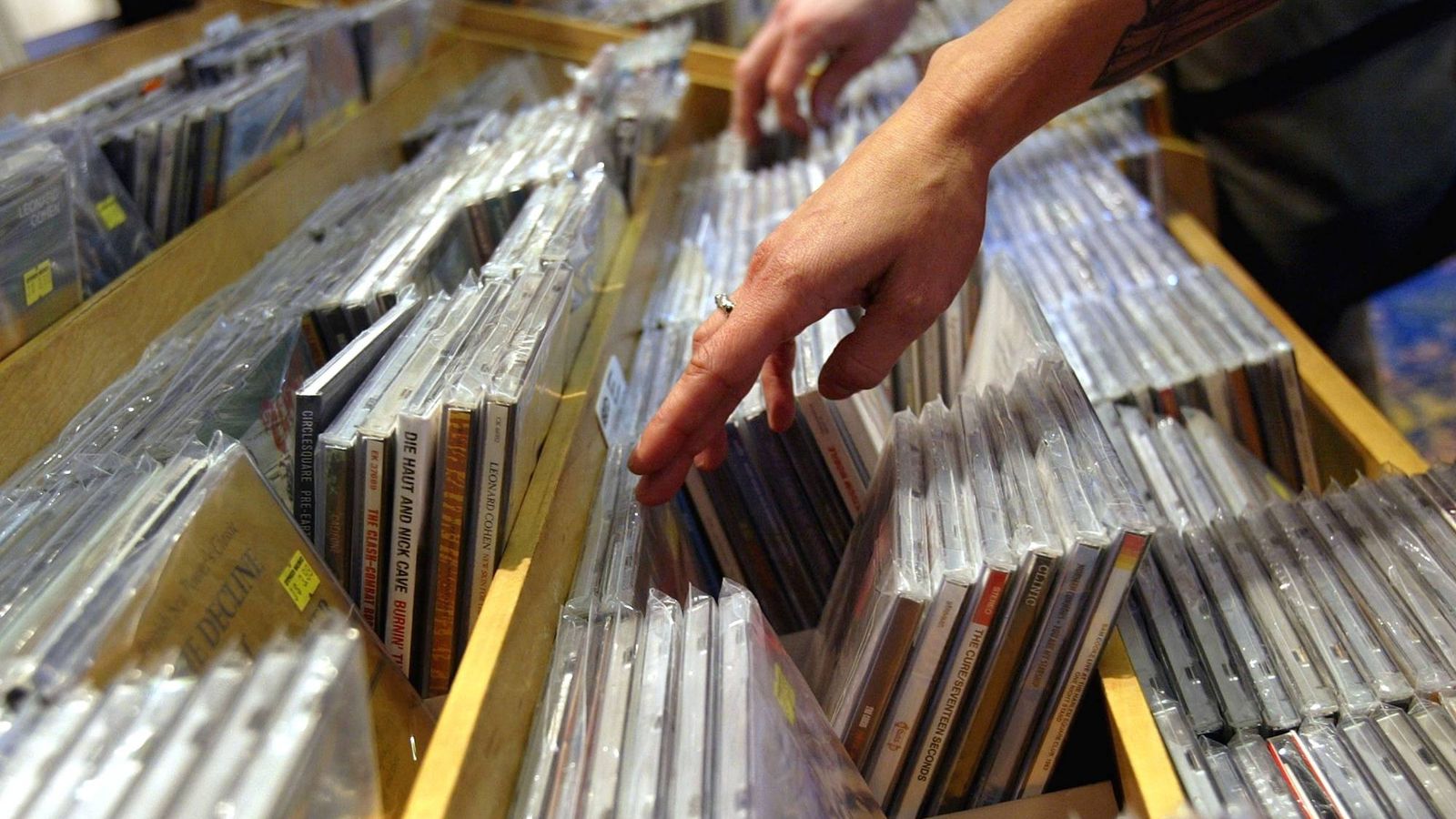 Growth in CD sales outpaces vinyl in the US for the first half of 2026 — News news on dripviewz