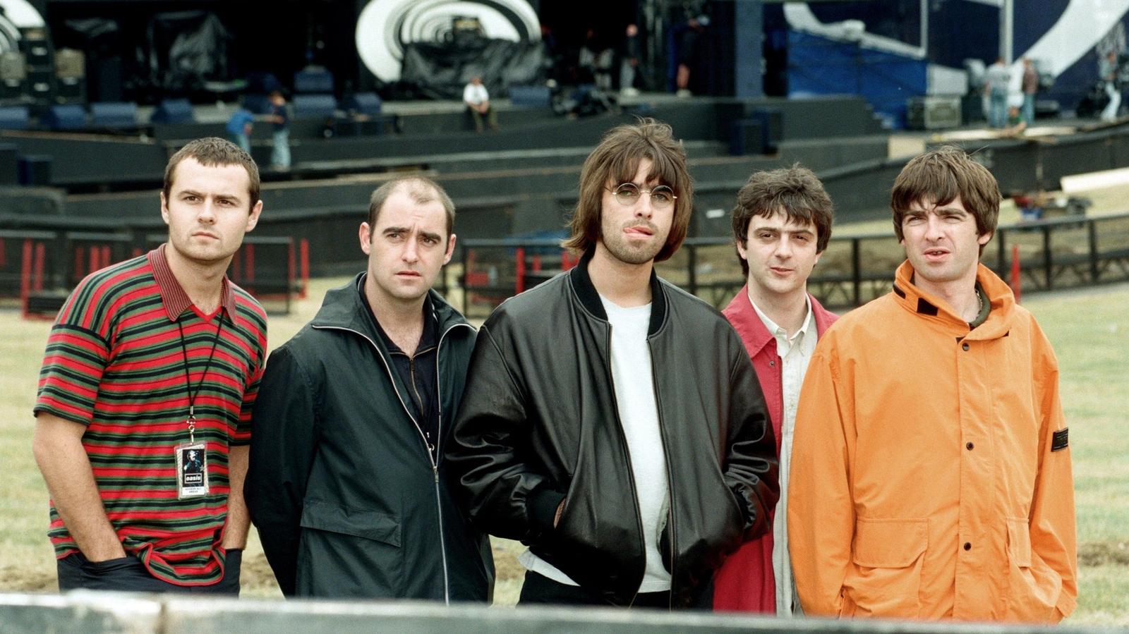 Inside Oasis' 'last great gathering' at Knebworth 30 years ago that defined everything — News news on dripviewz