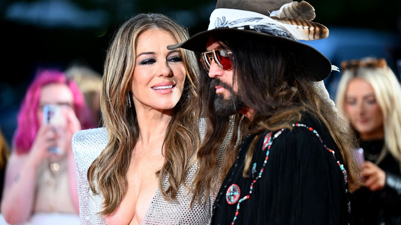 Liz Hurley flashes engagement ring as she gets engaged to Billy Ray Cyrus — News news on dripviewz