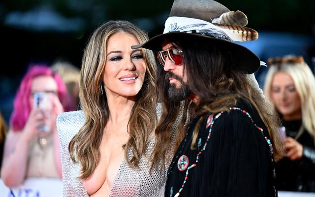 Liz Hurley flashes engagement ring as she gets engaged to Billy Ray Cyrus — News story on dripviewz