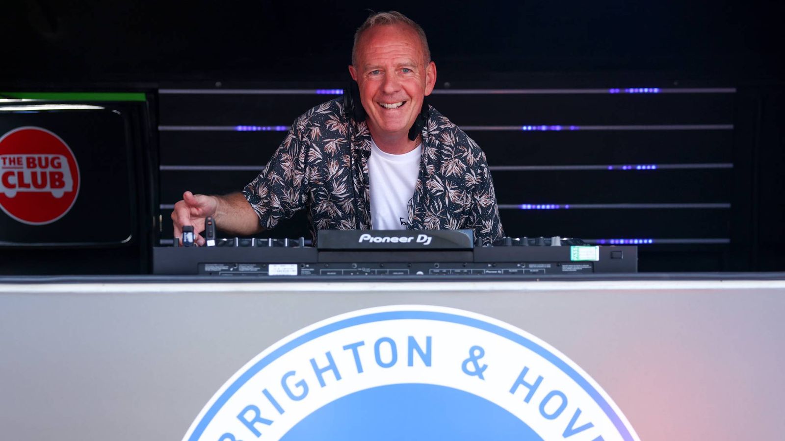 Watch Fatboy Slim play impromptu set at anti-fascism protest rally in Brighton — News news on dripviewz