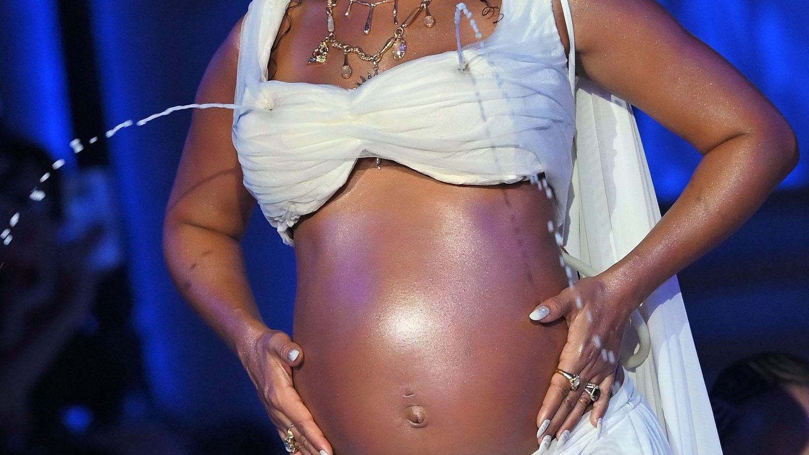 Leigh-Anne Pinnock forced to defend showing her baby bump after 'dumb comments' — News news on dripviewz