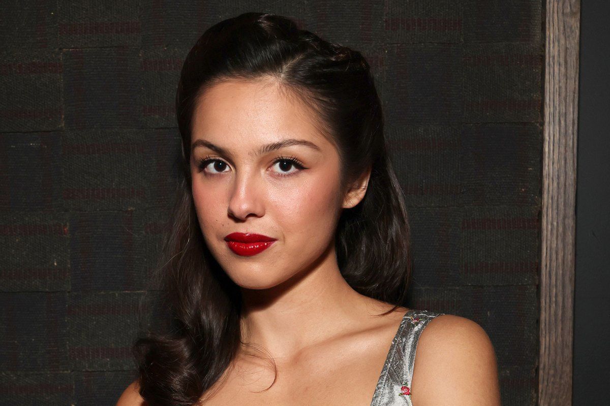 Olivia Rodrigo Pens Letter to Idol Robert Smith After Announcing 'Secret' Collab: 'Somebody Pinch Me' — News story on dripviewz