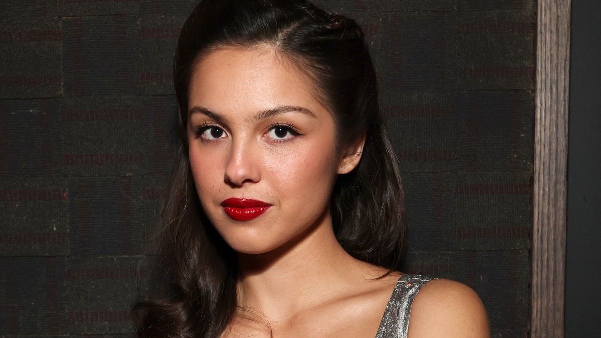 Olivia Rodrigo Pens Letter to Idol Robert Smith After Announcing 'Secret' Collab: 'Somebody Pinch Me' — News news on dripviewz