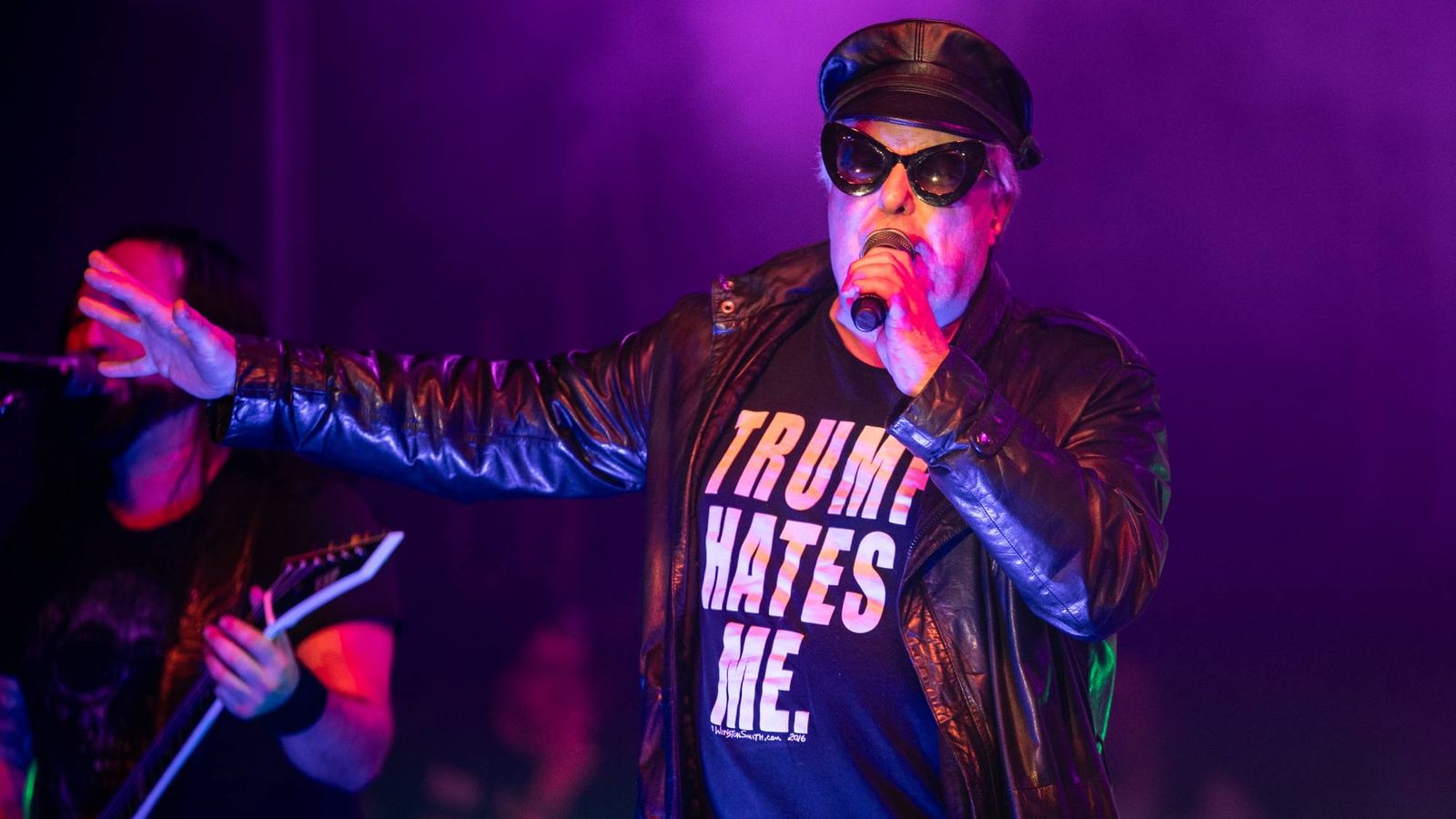 Watch ex-Dead Kennedys legend Jello Biafra return to the stage just months after suffering a stroke — News news on dripviewz