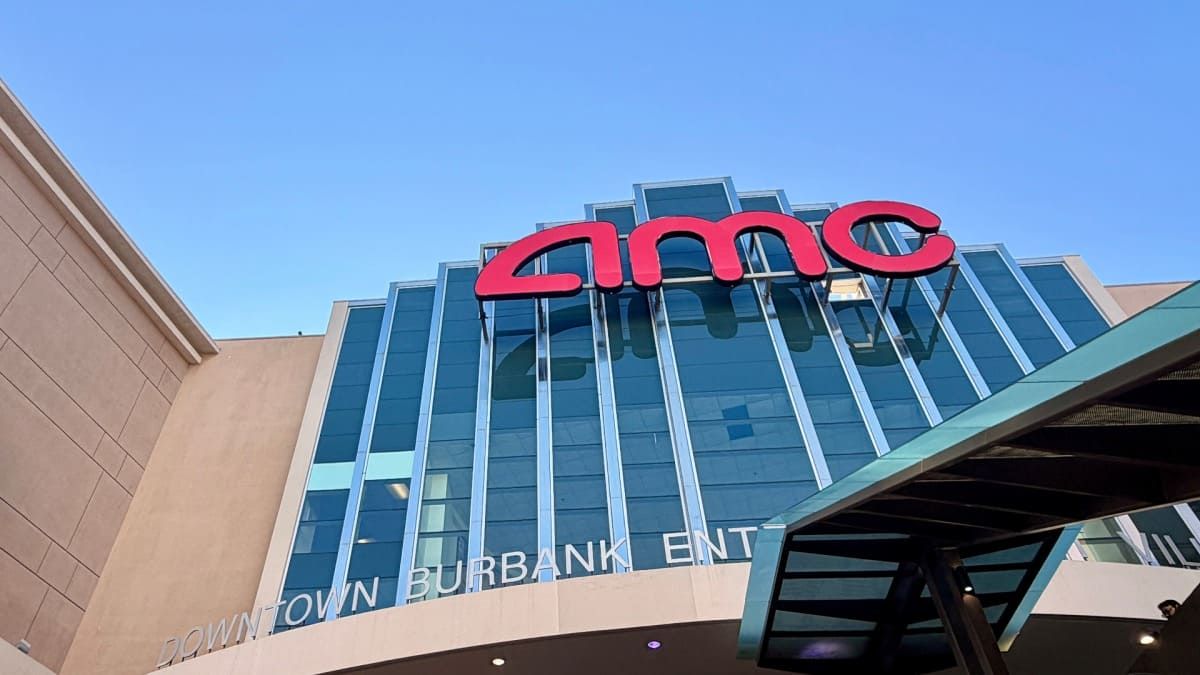 AMC vigilante arrested for pepper-spraying phone-using moviegoer — News news on dripviewz
