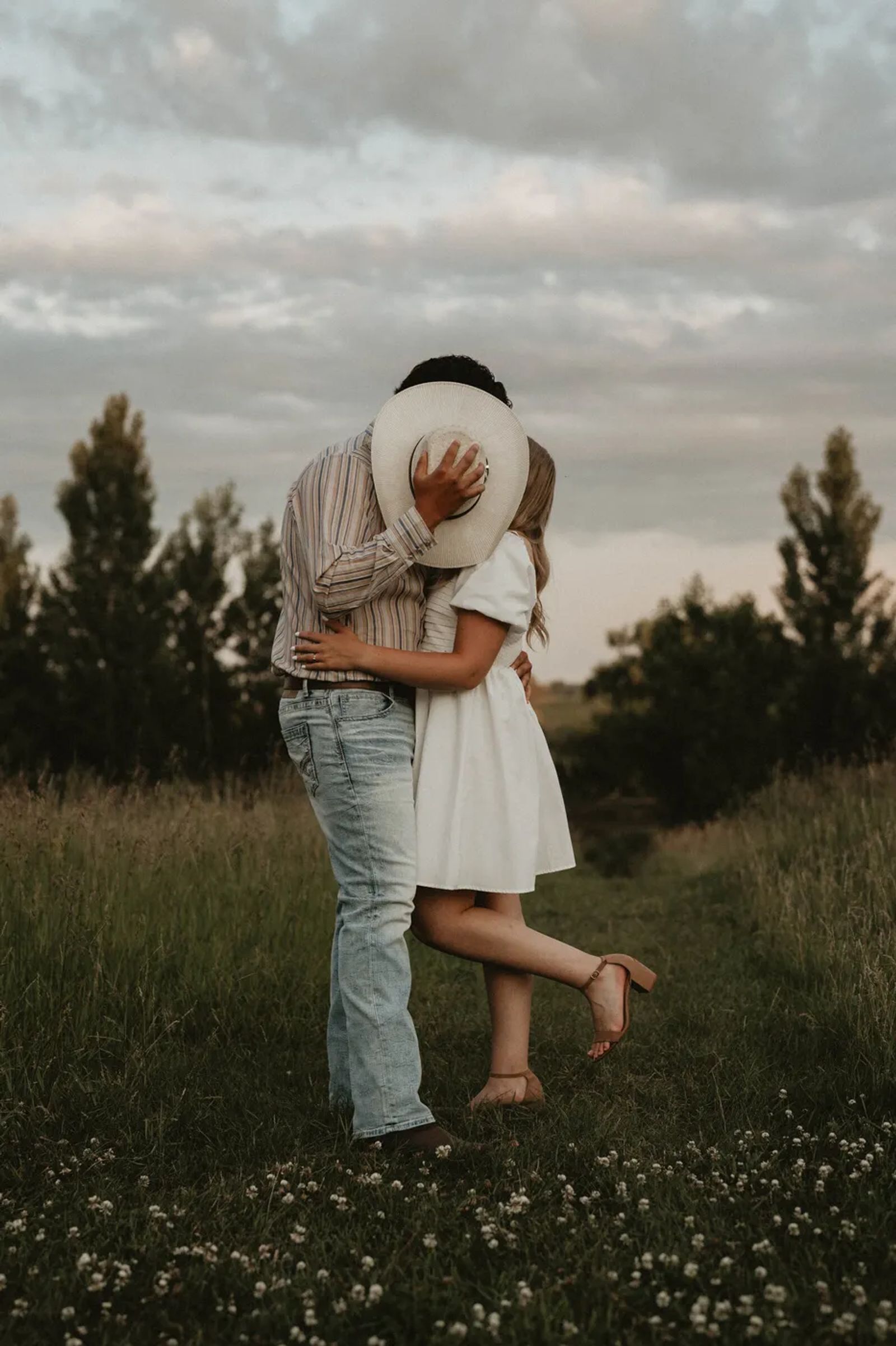 Couples and engagement session by Love Grows & Co, 18