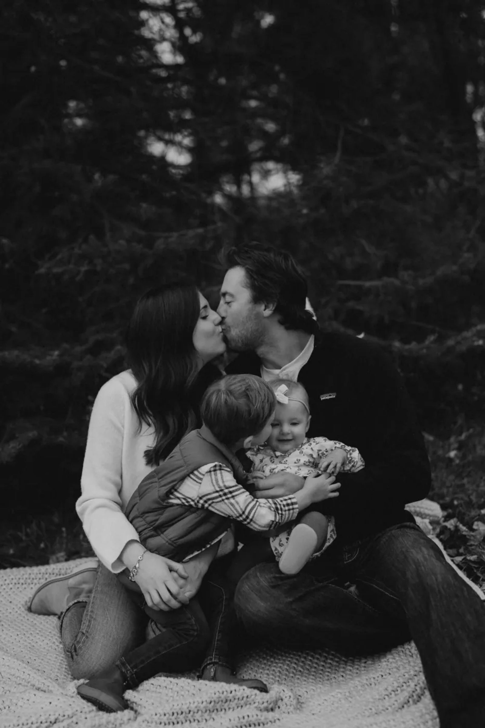 Family photography session by Love Grows & Co, 24