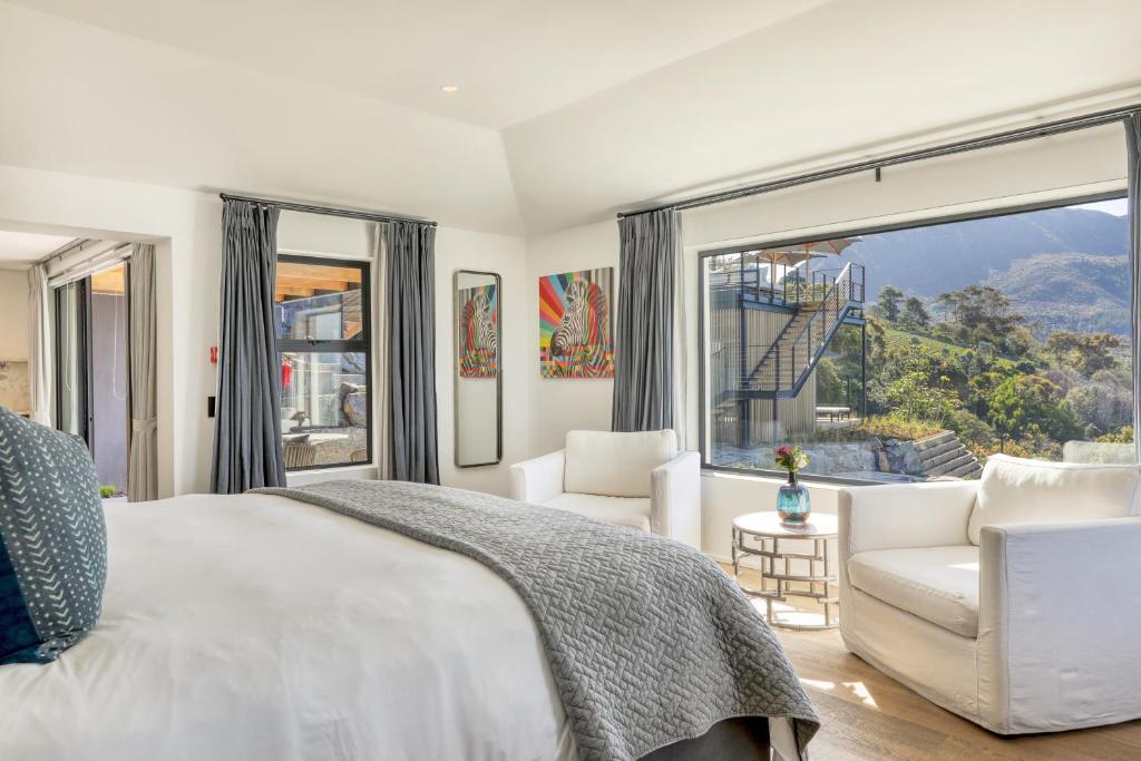 Villa Lion View — Deluxe Room (Example)