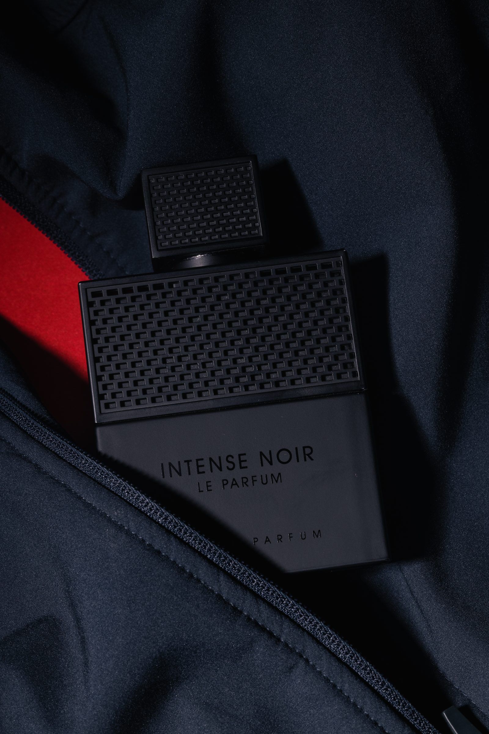 Intense Noir Perfume Ad