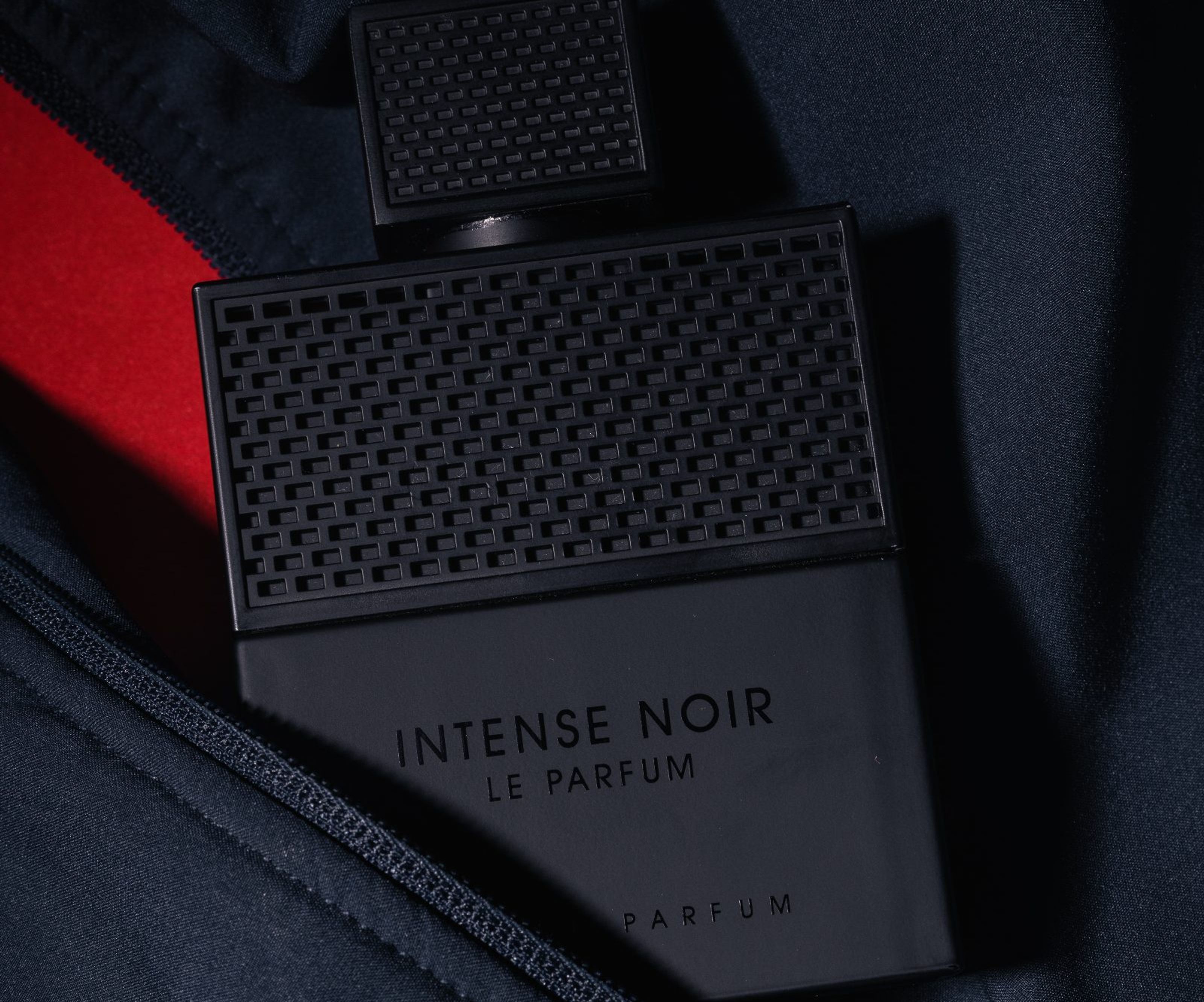 Intense Noir Perfume Ad