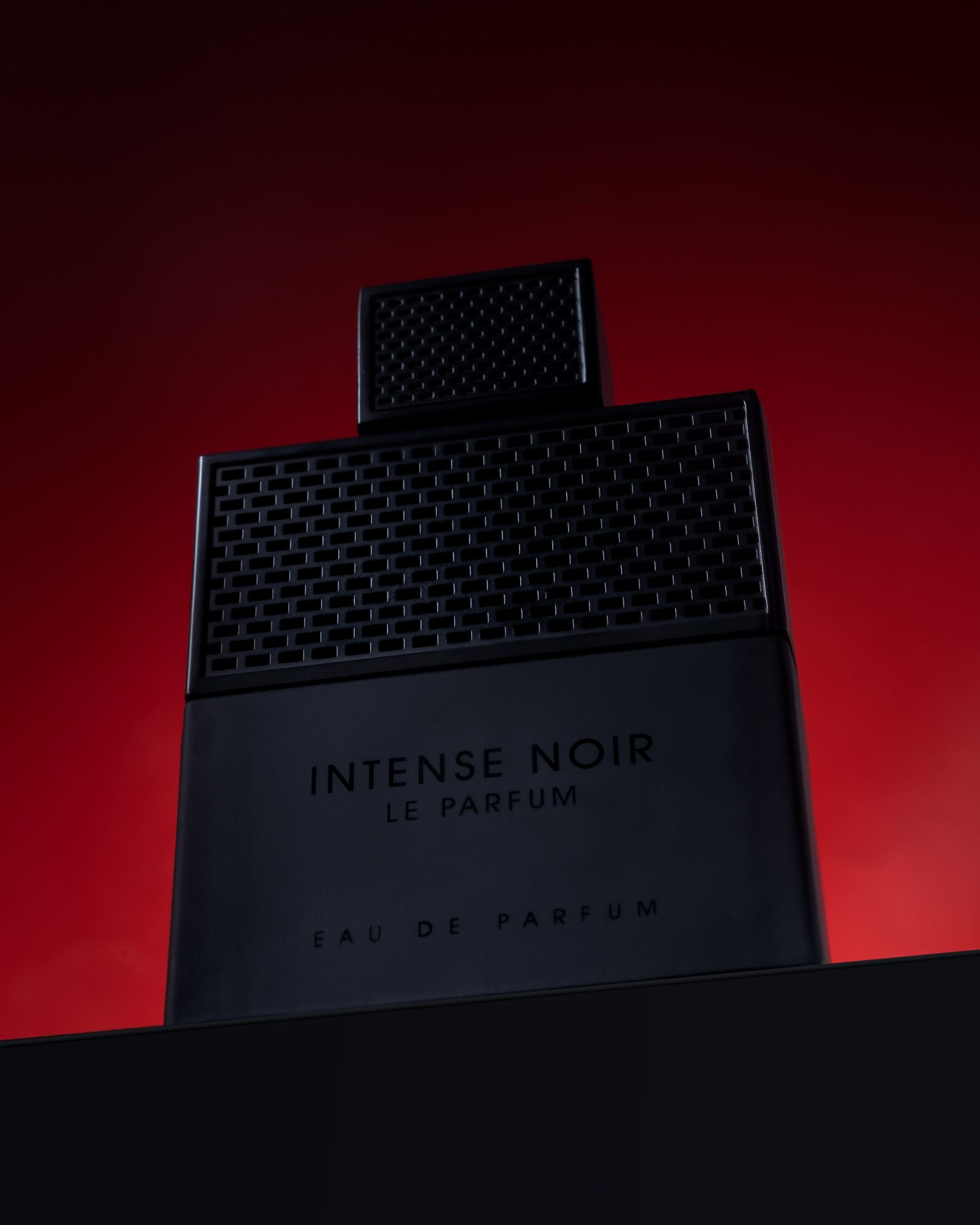 Intense Noir Perfume Ad — photo 2