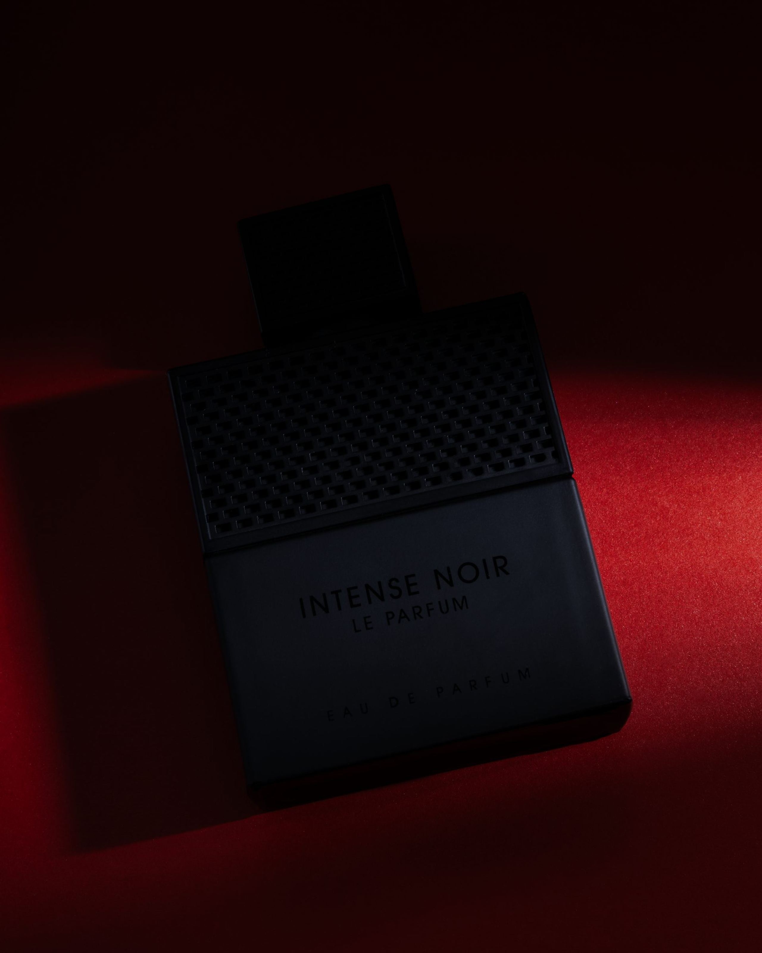 Intense Noir Perfume Ad — photo 1