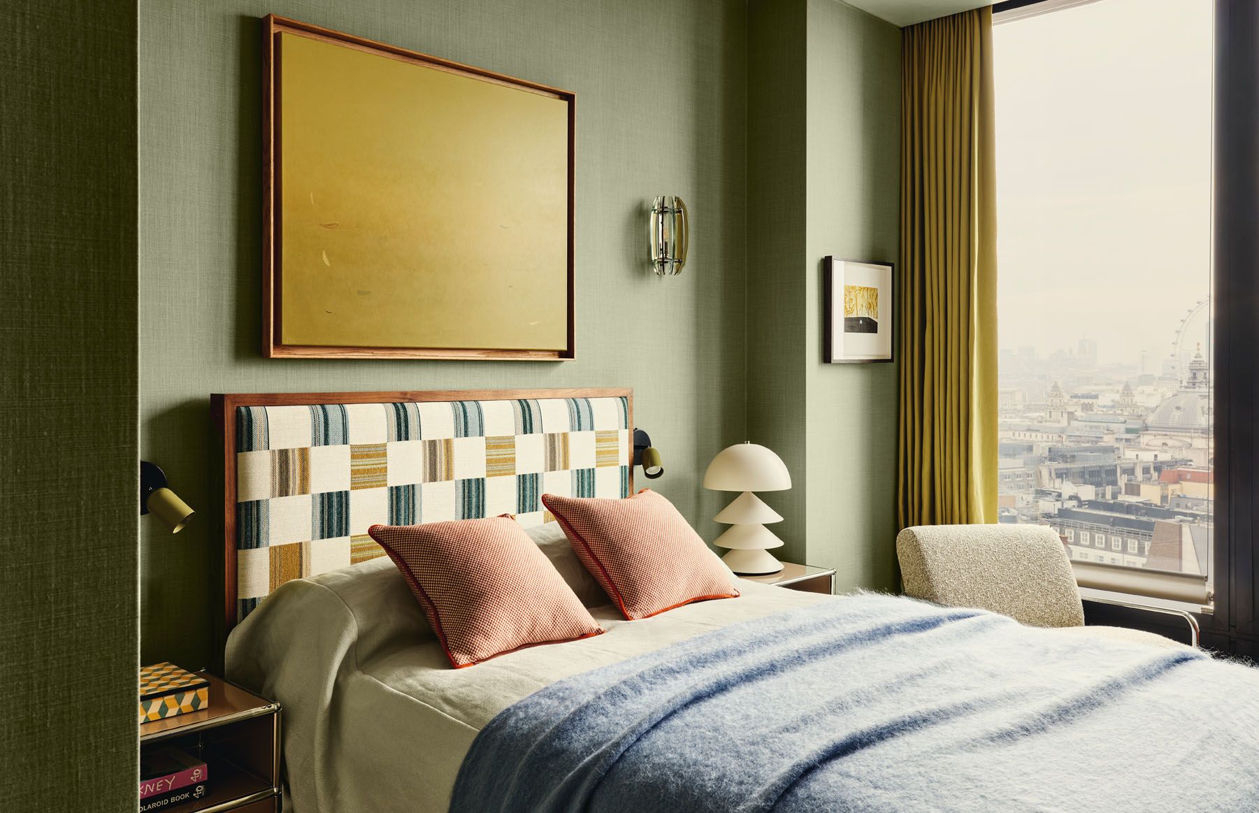 St James's Park Apartment