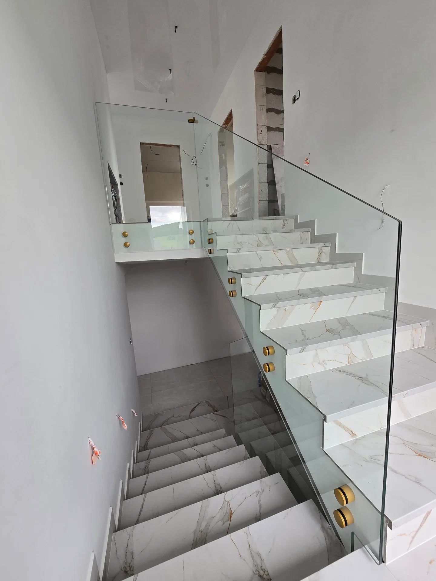 Sklenené zábradlie — realizácia Glass of Art