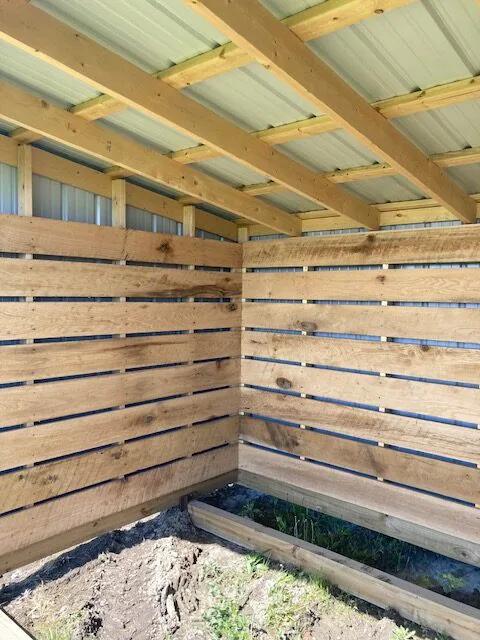 9×12 Animal Shelter at the Carleton location