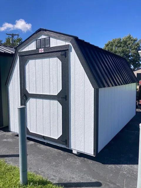 8Ă—12 Barn at the Carleton location