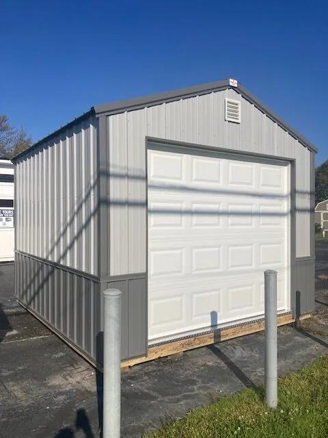 12Ă—12 Garage at the Carleton location