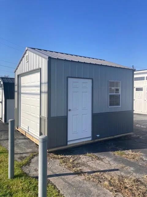 12×12 Garage at the Carleton location
