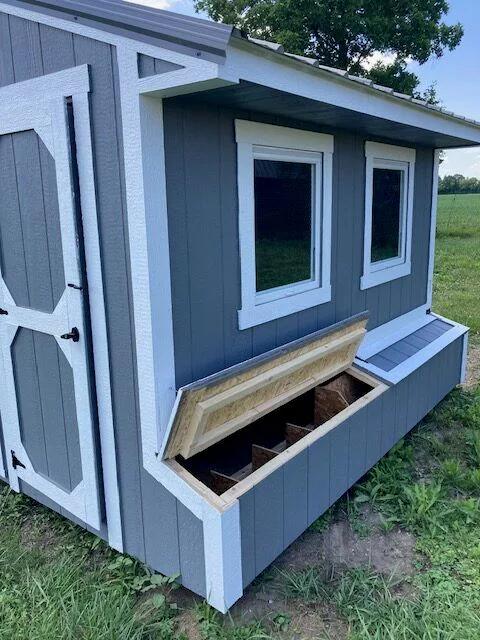 8×10 Chicken Coop at the Carleton location